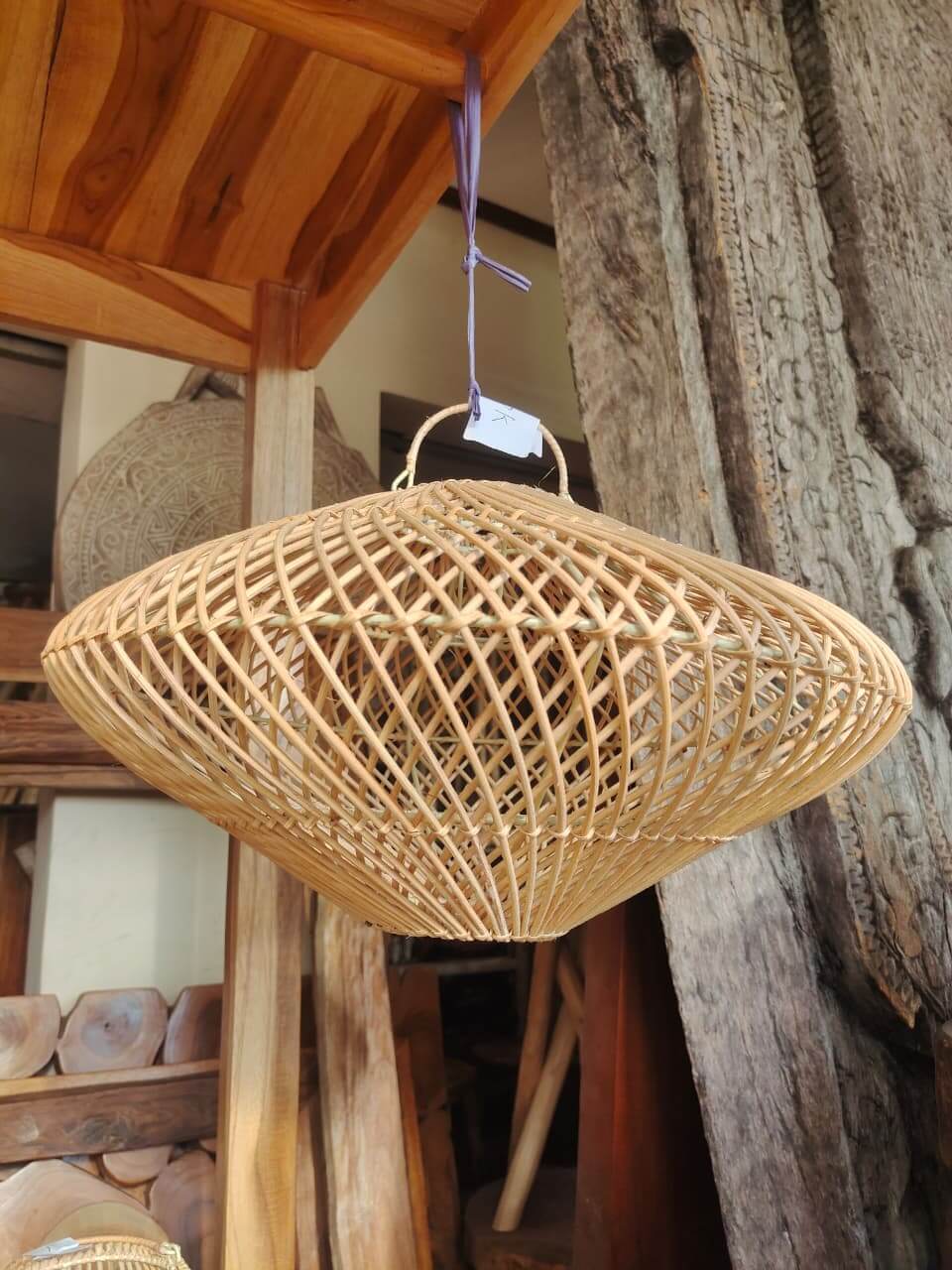 Lamp Basket I handmade natural rattan pendant lamp with woven design for interior decoration