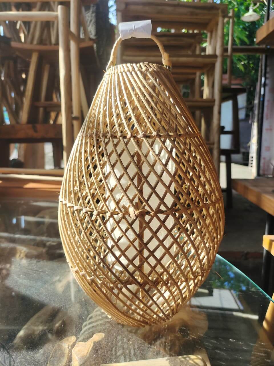 Handmade oval woven rattan lantern lamp with natural design